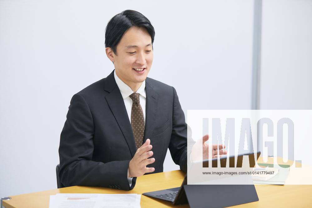 Japanese businessman in the office 164549077 (164549077) ,model released, Symbolfoto ,property released
