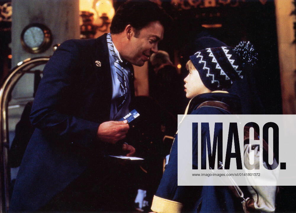 HOME ALONE 2 : LOST IN NEW YORK US 1992 HOME ALONE 2 : LOST IN NEW YORK US 1992 TIM CURRY, MACAULAY CULKIN Date: 1992. Strictly editorial use only in conjunction with the promotion of the film. Credit line mandatory. This image is copyright of the film company and is supplied under the terms of issue as film still. No commercial or book cover use permitted without prior consent from the film company. Mandatory credit line: Courtesy C2OTH FOX TWENTIETH CENTURY FOX Ronald Grant Mary Evans
