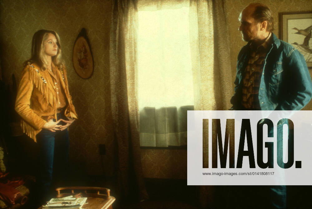 OSCARS. Bester Hauptdarsteller. Preisträger 1981-1990 TENDER MERCIES US 1983 TENDER MERCIES US 1983 ELLEN BARKIN, ROBERT DUVALL Date: 1983. Strictly editorial use only in conjunction with the promotion of the film. Credit line mandatory. This image is copyright of the film company and is supplied under the terms of issue as film still. No commercial or book cover use permitted without prior consent from the film company. Mandatory credit line: Courtesy Ronald Grant Mary Evans