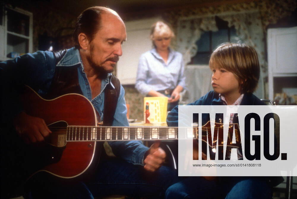 OSCARS. Bester Hauptdarsteller. Preisträger 1981-1990 TENDER MERCIES US 1983 TENDER MERCIES US 1983 ROBERT DUVALL, TESS HARPER, ALLAN HUBBARD Date: 1983. Strictly editorial use only in conjunction with the promotion of the film. Credit line mandatory. This image is copyright of the film company and is supplied under the terms of issue as film still. No commercial or book cover use permitted without prior consent from the film company. Mandatory credit line: Courtesy Ronald Grant Mary Evans