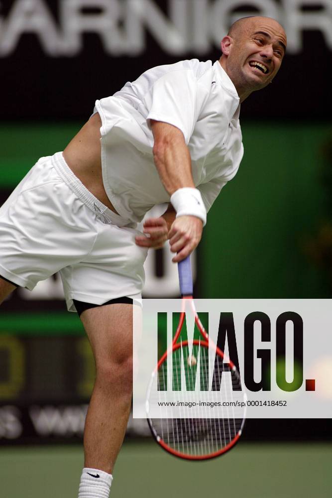 Andre Agassi (USA) - Aufschlag Tennis Herren Australian Open 2005, ATP Tour, Grand Slam, Hartplatz, Hardcourt, Hartplatztennis, Hartplatzturnier Einzelbild Melbourne Dynamik,