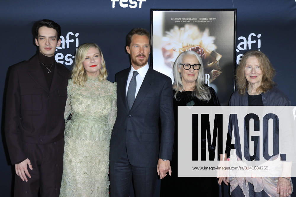Kodi Smit McPhee, Kirsten Dunst, Benedict Cumberbatch, Jane Campion and Frances Conroy at the premiere of the feature film The Power of the Dog at the TCL Chinese Theater Los Angeles, 11 11 2021 Foto:xD.xBedrosianx xFuturexImage