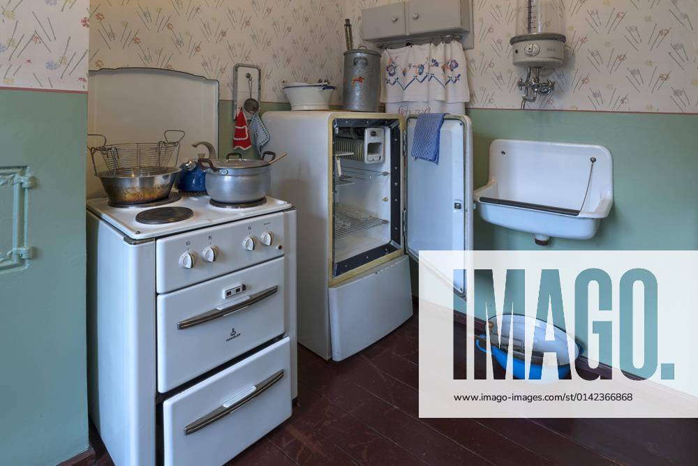 Kitchen with stove and refrigerator of the 1950s, Industrial Museum, Lauf an der Pegnitz, Middle Franconia, Bavaria, Germany, Europe