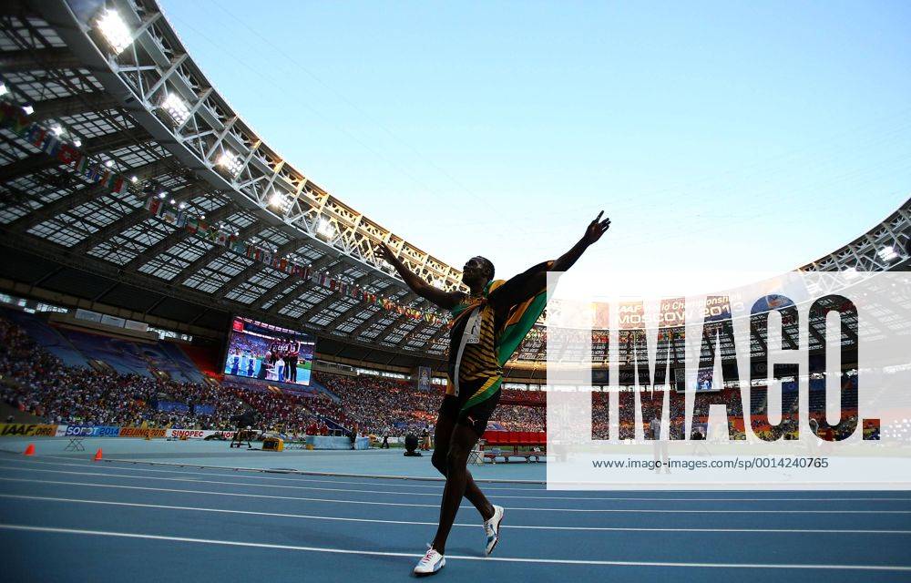 Usain Bolt of Jamaica celebrates after the Men s 200m Final of the 14th IAAF World Athletics Championships Moscow 2013 at Luzhniki Stadium in Moscow, Russia on Aug. 17, 2013. Usain Bolt claimed the title with 19.66 seconds. (Xinhua Li Ming) (SP)RUSSIA-MOSCOW-ATHLETICS-IAAF WORLD CHAMPIONSHIPS