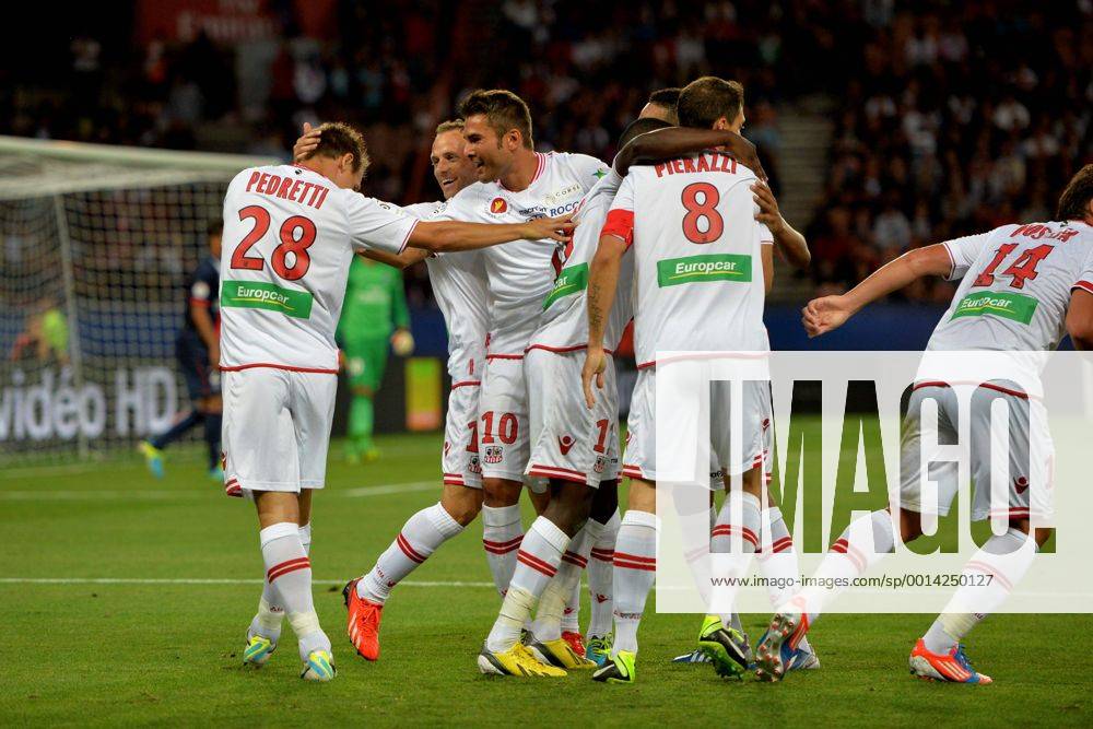 Benoit Pedretti (aja) - Adrian Mutu (aja) FOOTBALL : Paris SG vs Ajaccio - Ligue 1 - 18 08 2013 AnthonyBIBARD FEP Panoramic