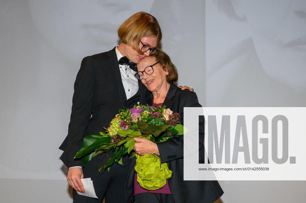 Berlin GER, Berlin, 21 11 21, Goetz George prize 4 red carpet v l grandson, Gudrun Ritter prize winner 2021, Goetz George prize 4 red carpet, Kaiserin Friedrich Haus, 21 11 21,