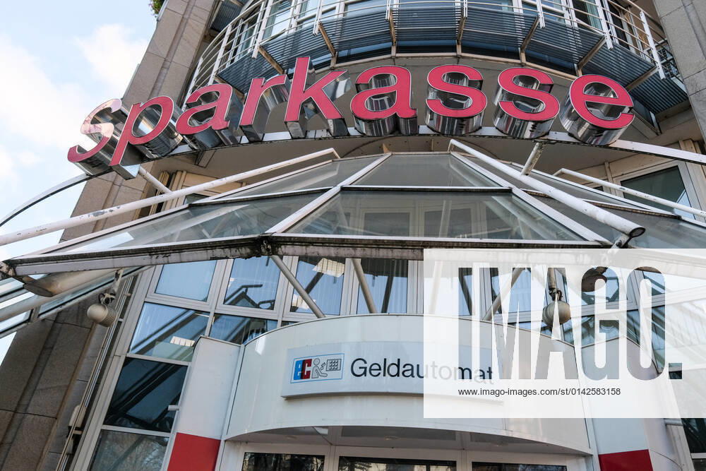 Düsseldorf 22 11 2021 Sparkasse Stadtsparkasse Logo Branch Düsseldorf North Rhine-Westphalia Germany