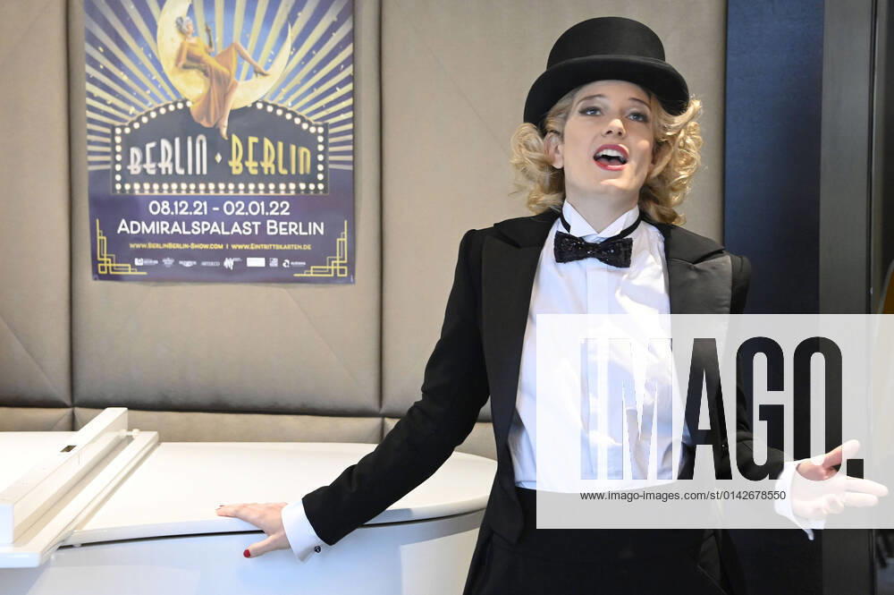Lena Müller as Marlene Dietrich at the press conference for the newly revised revue Berlin Berlin at the 20s Hotel am Steinplatz Berlin, 23 11 2021 Foto:xF.xFuturexImage