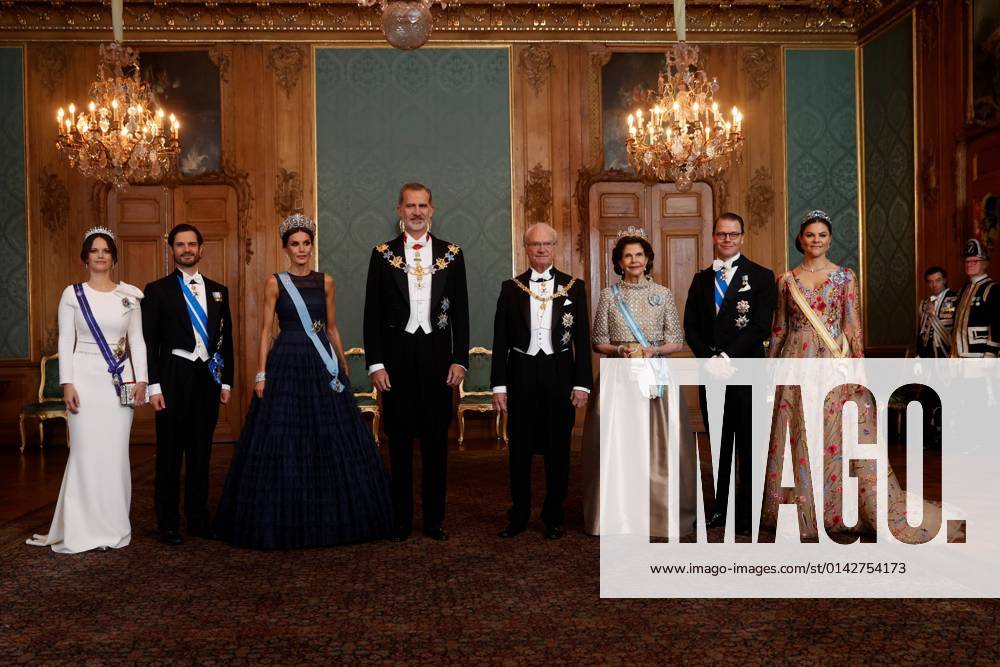 (L-R) Princess Sofia of Sweden, Prince Carl Philip, Queen Letizia of Spain, King Felipe VI of Spain, King Carl Gustaf of Sweden, Queen Silvia of Sweden, Prince Daniel of Sweden and Crown Princess Victoria of Sweden pose during a gala dinner held by the Swedish Royal Couple in honor of the Spanish Royal Couple at the Royal Palace in Stockholm, Sweden, 24 November 2021. Spain s King Felipe VI and Queen Letizia is on a two-day state visit in the country. Spain s Royal Couple visits Sweden !ACHTUNG: NUR REDAKTIONELLE NUTZUNG!