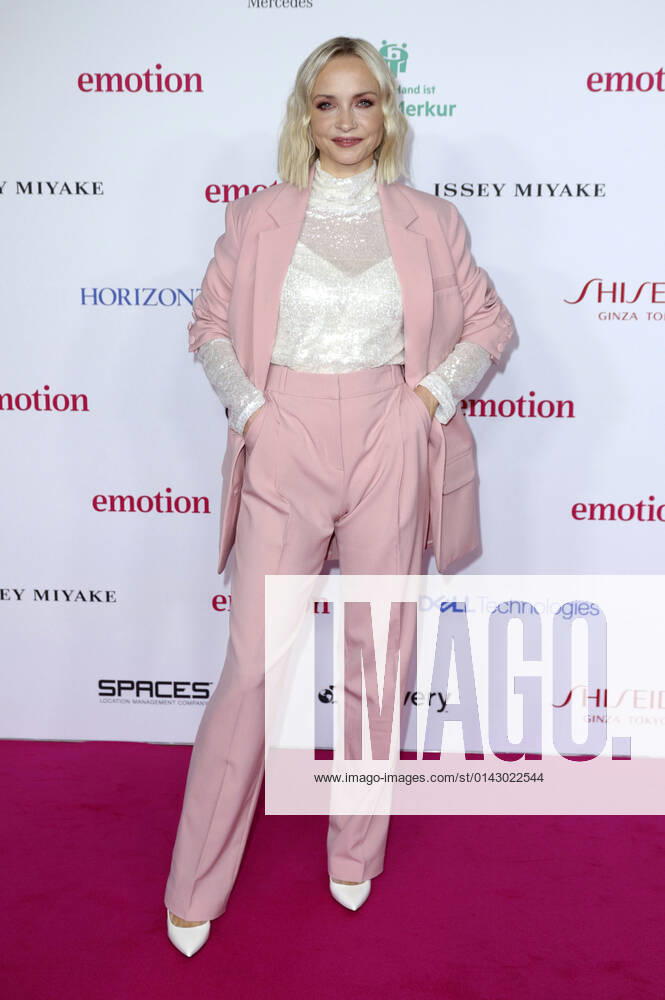 Janin Ullmann at the 10 presentation of the EMOTION Award 2021 at the Curio Haus Hamburg, 26 11 2021 Foto:xFuturexImage