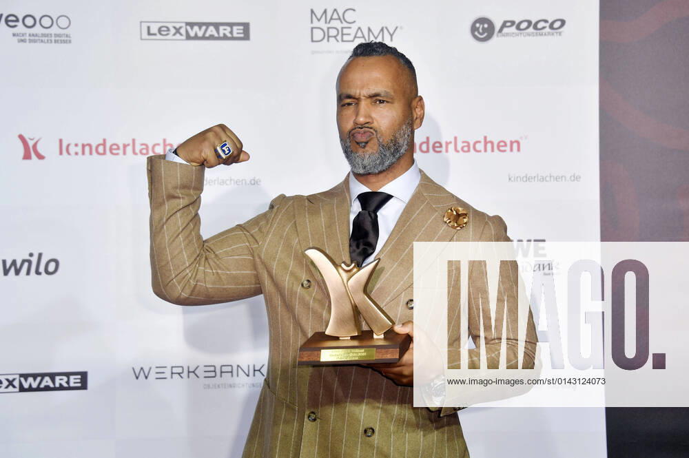 Patrick Esume at the 17 Kinderlachen Gala 2021 in the Goldsaal of the Westfalenhallen Dortmund, 27 11 2021 Foto:xN.xKubelkax xFuturexImage