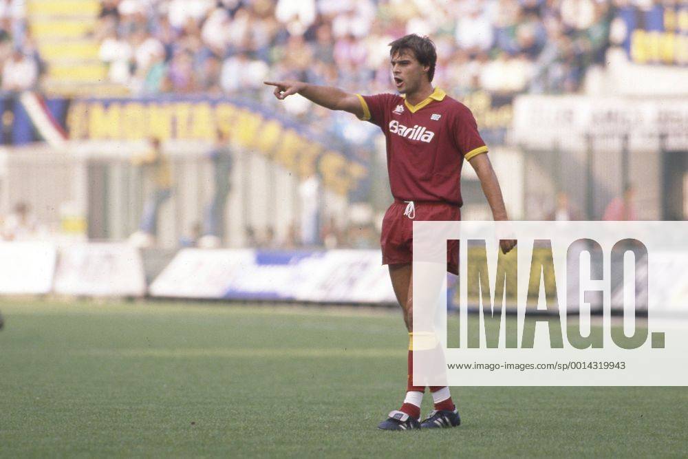 Thomas BERTHOLD, Deutschland, Fussballspieler, AS Rom, steht auf dem Platz und gestikuliert, Gestik, gibt Anweisungen, in dem Spiel Inter Mailand - AS Rom 3:0 am 01.10.1989 in Mailand, Â