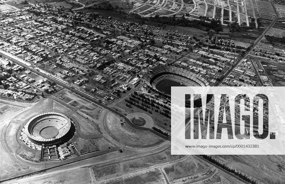 Das Estadio Jalisco (re.) kurz vor der Fertigstellung für die Weltmeisterschaft 1970 Fußball WM Herren Vorschau 1969 Weltmeisterschaft 1970, Totale Guadalajara