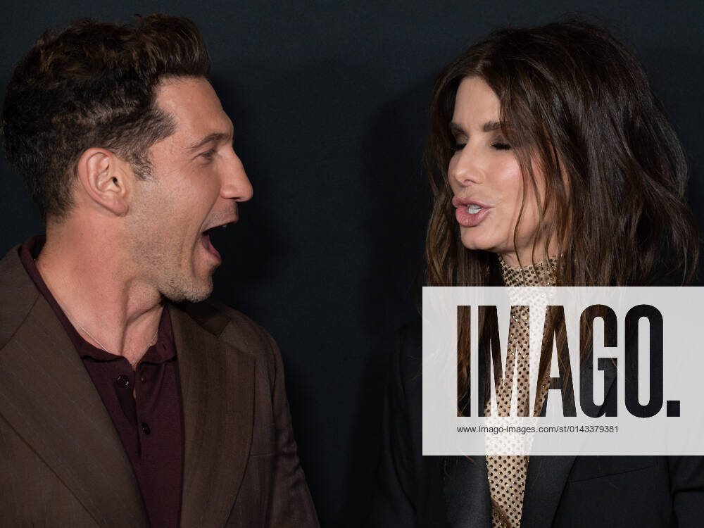 Los Angeles, California - Jon Bernthal and Sandra Bullock. The Los Angeles premiere of Netflix s The Unforgivable Hollywood USA - ZUMAa123 20211130_zaa_a123_047