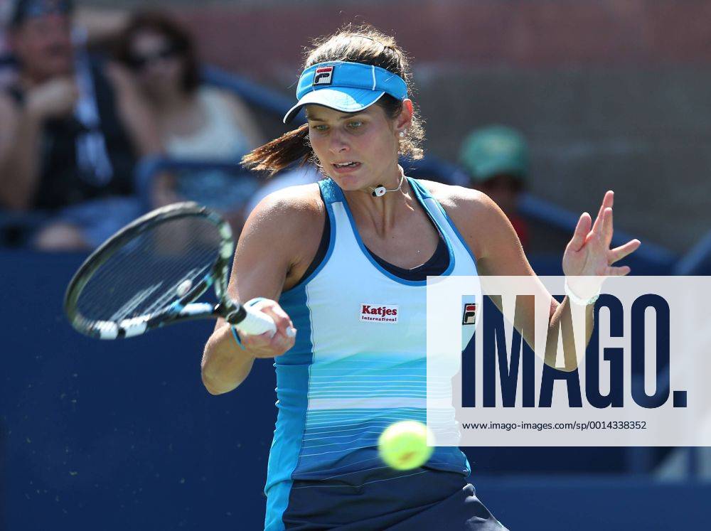 US Open 2013, USTA Billie Jean King National Tennis Center, Flushing Meadows, New York, ITF Grand Slam Tennis Tournament . Julia Görges (GER),Aktion,Einzelbild,Halbkoerper,Querformat