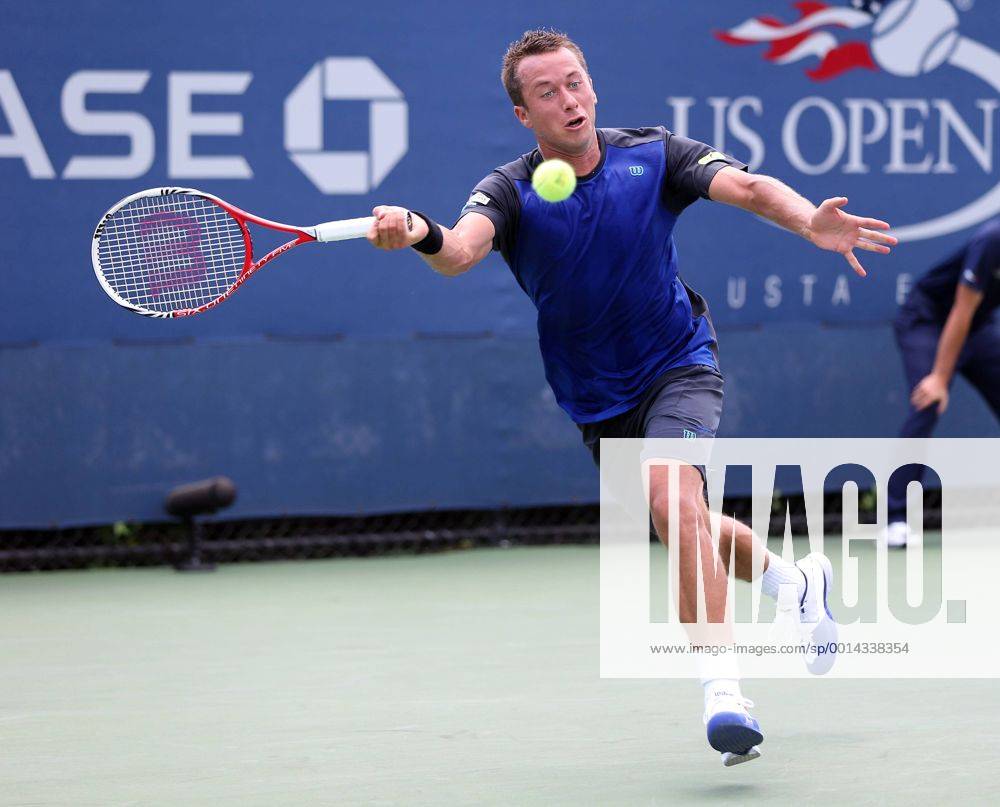 US Open 2013, USTA Billie Jean King National Tennis Center, Flushing Meadows, New York, ITF Grand Slam Tennis Tournament . Philipp Kohlschreiber (GER),Aktion,Einzelbild, Ganzkoerper,Querformat