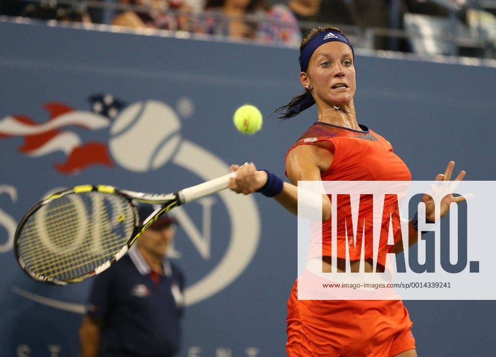 US Open 2013, USTA Billie Jean King National Tennis Center, Flushing Meadows, New York, ITF Grand Slam Tennis Tournament . Dinah Pfizenmaier (GER), Aktion,Einzelbild,Halbkoerper,Querformat
