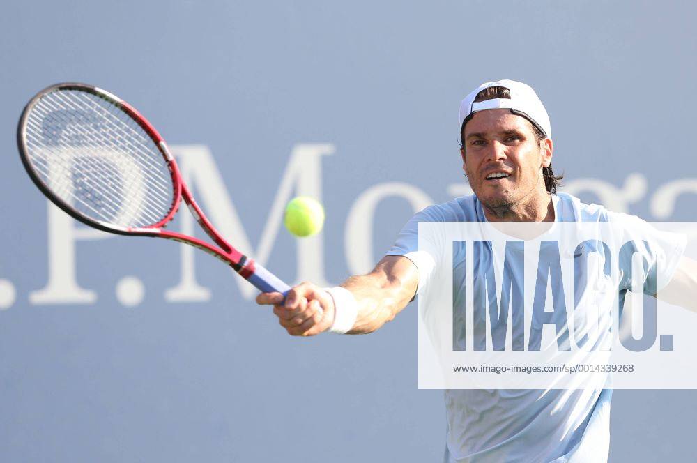 US Open 2013, USTA Billie Jean King National Tennis Center, Flushing Meadows, New York, ITF Grand Slam Tennis Tournament . Tommy Haas (GER), Aktion,Einzelbild, Halbkoerper,Querformat,