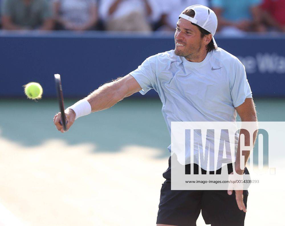 US Open 2013, USTA Billie Jean King National Tennis Center, Flushing Meadows, New York, ITF Grand Slam Tennis Tournament . Tommy Haas (GER), Aktion,Einzelbild, Halbkoerper,Querformat
