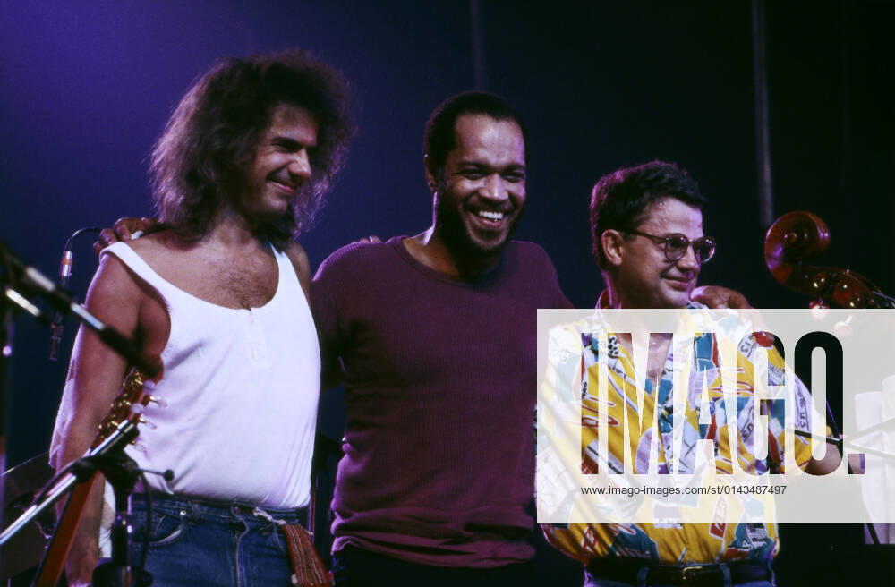 PAT METHENY, BILLY HIGGINS, CHARLIE HADEN Jazzmusiker Pat Metheny, amerikanischer Gitarrist mit den Gastmusikern, Billy Higgins, Schlagzeuger und Charlie Haden, Kontrabassist, bei einem Konzert, 1984. The American Jazz musicians Pat Metheny, guitarist with Billy Higgins, drummer and Charlie Haden, double bass player, performance, 1984., Deutschland