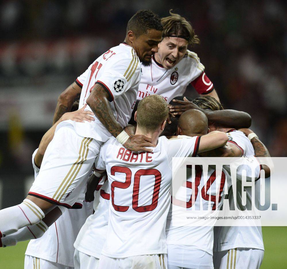 Db Milano 28 08 2013 - Champions League Milan-Psv Eindhoven foto Daniele Buffa Image Sport nella foto: esultanza gol Mario Balotelli