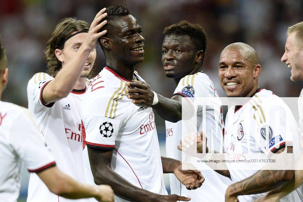 Db Milano 28 08 2013 - Champions League Milan-Psv Eindhoven foto Daniele Buffa Image Sport nella foto: esultanza gol Mario Balotelli
