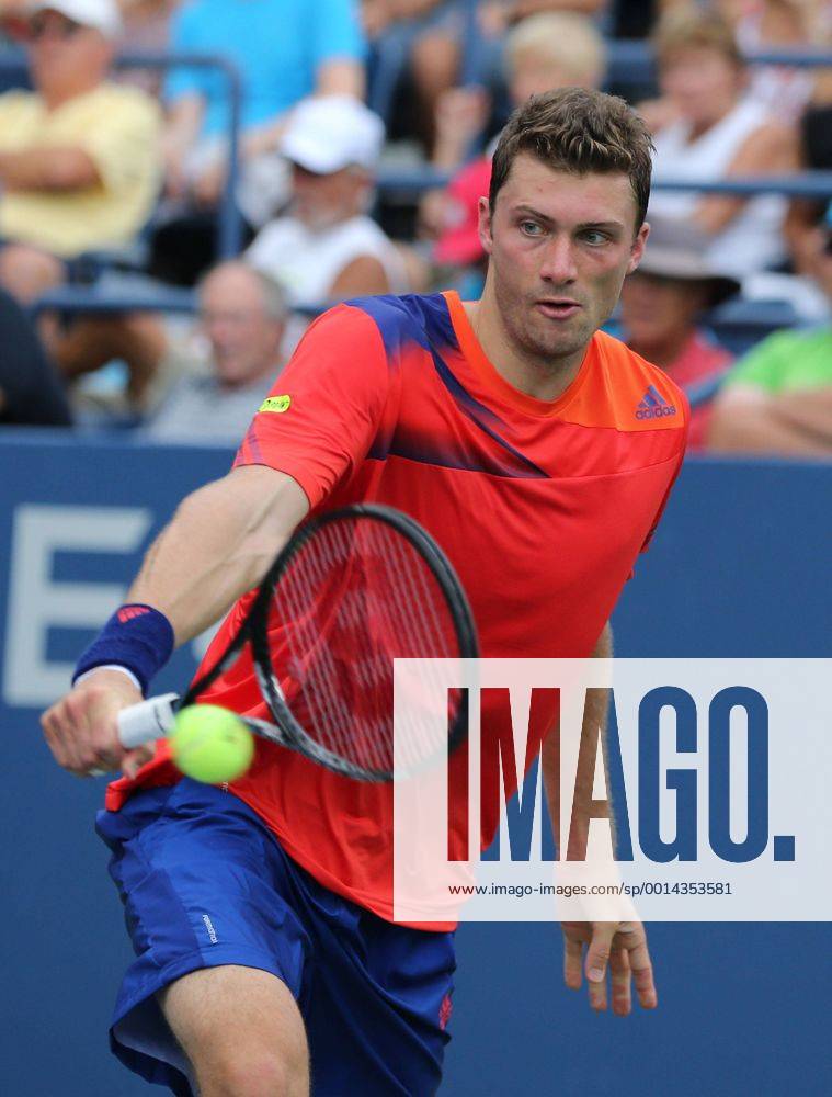 US Open 2013, USTA Billie Jean King National Tennis Center, Flushing Meadows, New York, ITF Grand Slam Tennis Tournament, Daniel Brands (GER),Aktion,Einzelbild,Halbkoerper,Hochformat,