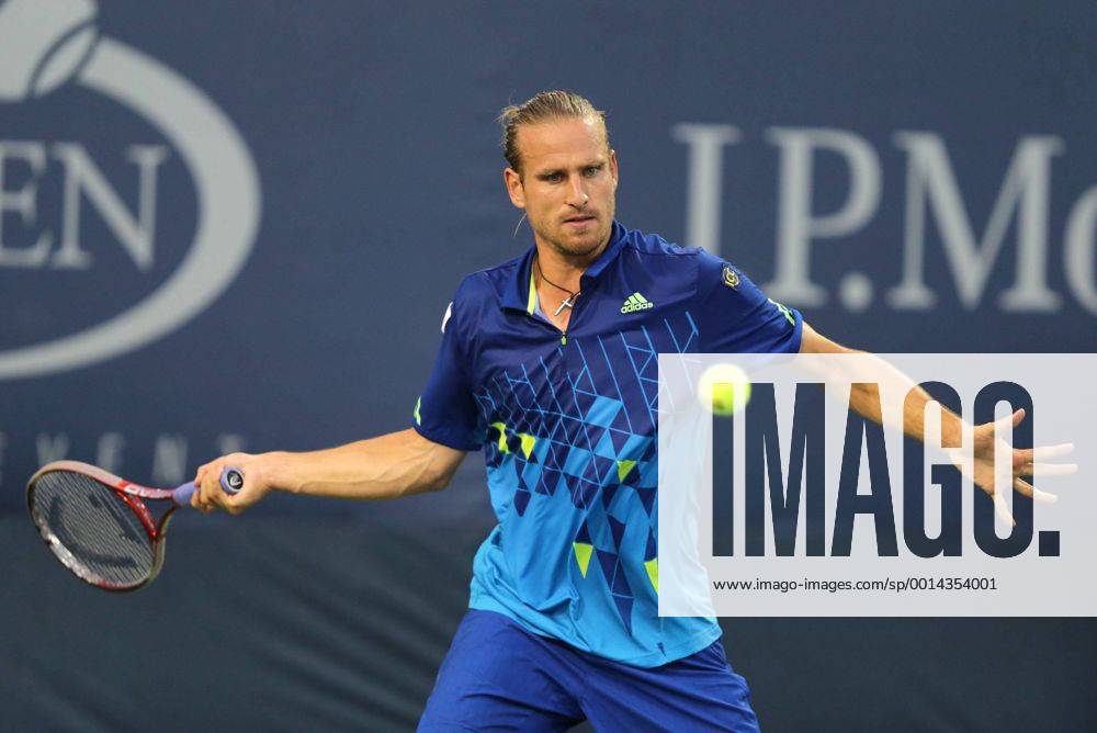 US Open 2013, USTA Billie Jean King National Tennis Center, Flushing Meadows, New York, ITF Grand Slam Tennis Tournament, Peter Gojowczikl (GER),Aktion,Einzelbild,Halbkoerper,Querformat,