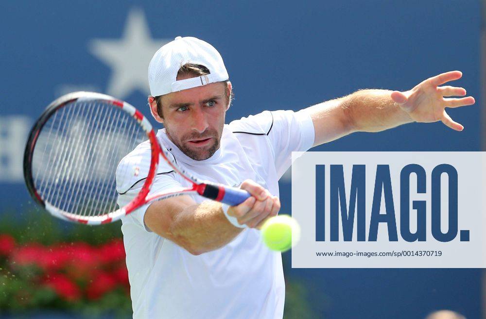 US Open 2013, USTA Billie Jean King National Tennis Center, Flushing Meadows, New York, ITF Grand Slam Tennis Tournament . Benjamin Becker (FRA),Aktion,Einzelbild, Halbkoerper,Querformat