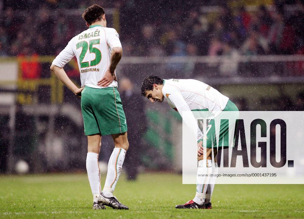 Paul Stalteri (re.) und Valerien Ismael (beide Bremen) Fußball EC 1 Herren Champions League 2004 2005, SV Werder Bremen Gruppe Bremen Enttäuschung,