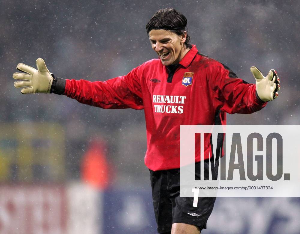 Torwart Gregory Coupet (Lyon) - Torjubel Fußball EC 1 Herren Champions League 2004 2005, Olympique Lyonnais, OL, Vdig Einzelbild Bremen Freude,