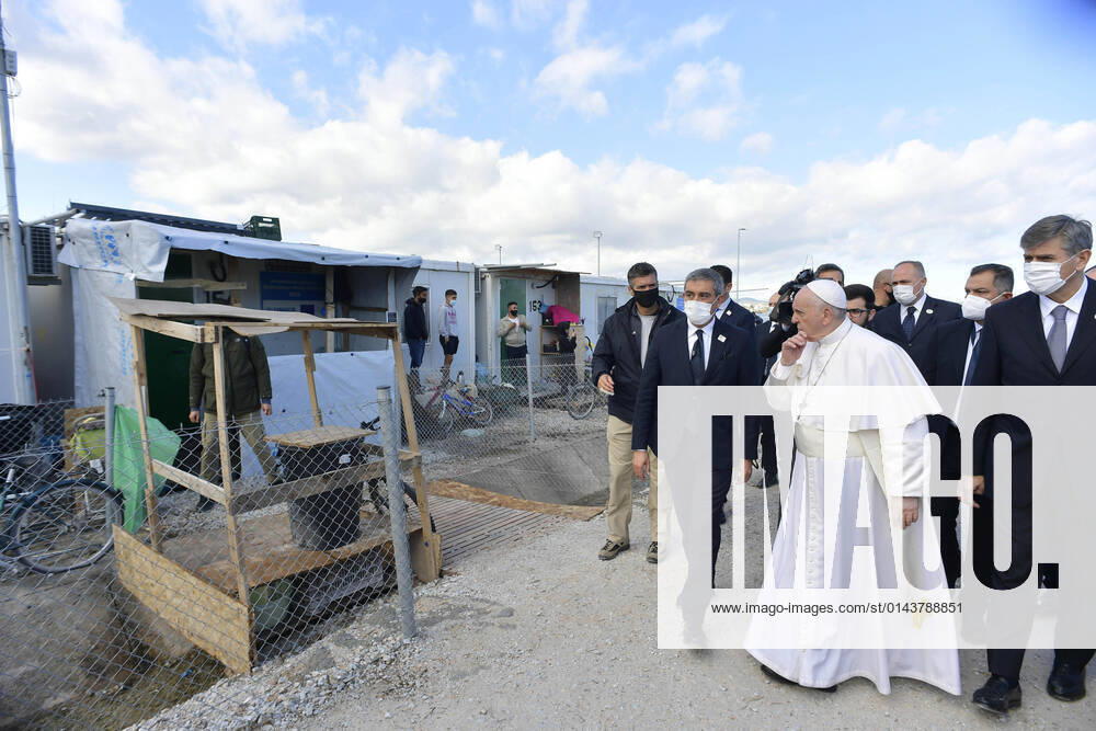 Pope Francis at the Reception and Identification Centre (RIC) in Mytilene on the island of Lesbos, Greece 05 December 2021. Pope Francis returns to the island of Lesbos, the migration flashpoint he first visited in 2016, to plead for better treatment of refugees as attitudes towards immigrants harden across Europe..ANSA VATICAN MEDIA.+++ ANSA PROVIDES ACCESS TO THIS HANDOUT PHOTO TO BE USED SOLELY TO ILLUSTRATE NEWS REPORTING OR COMMENTARY ON THE FACTS OR EVENTS DEPICTED IN THIS IMAGE; NO ARCHIVING; NO LICENSING LESBOS - ZUMAa110 20211205_zaf_a110_012