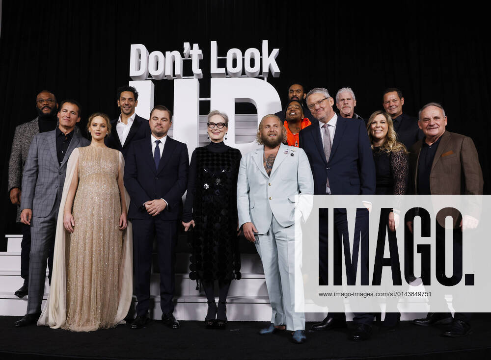 Bilder des Jahres 2021, Entertainment 12 Dezember Tyler Perry, Jennifer Lawrence, Leonardo DiCaprio, Jonah Hill, Meryl Streep and cast members take a cast photo when they arrive on the red carpet at the world premiere of Netflix s Don t Look Up on Sunday, December 05, 2021 in New York City. NYP20211205109 JohnxAngelillo