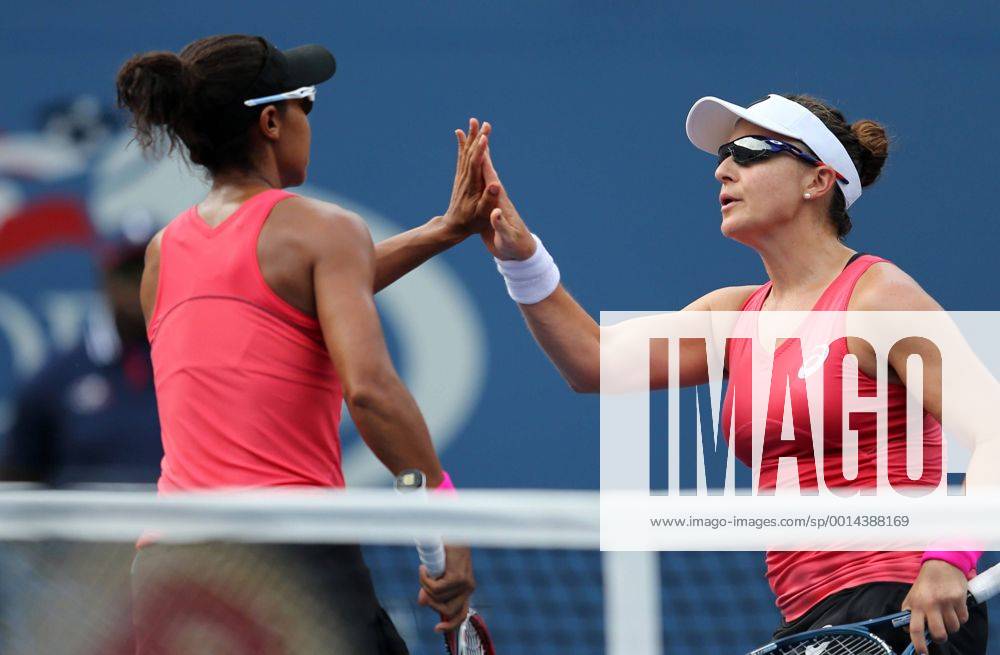 TENNIS - WTA, US Open 2013 NEW YORK CITY,NEW YORK,USA,31.AUG.13 - TENNIS - WTA Tennis Damen Tour, US Open 2013, Grand Slam, Flushing Meadows, Doppel. Bild zeigt Abigail Spears (USA) und Raquel Kops Jones (USA).