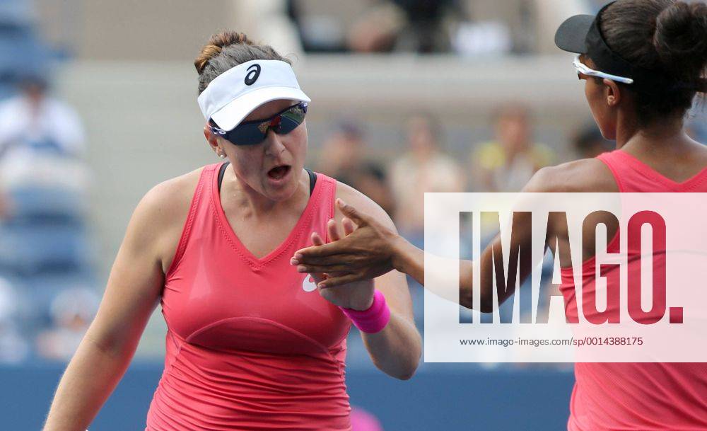 TENNIS - WTA, US Open 2013 NEW YORK CITY,NEW YORK,USA,31.AUG.13 - TENNIS - WTA Tennis Damen Tour, US Open 2013, Grand Slam, Flushing Meadows, Doppel. Bild zeigt Abigail Spears (USA) und Raquel Kops Jones (USA).