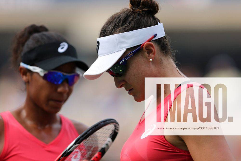 TENNIS - WTA, US Open 2013 NEW YORK CITY,NEW YORK,USA,31.AUG.13 - TENNIS - WTA Tennis Damen Tour, US Open 2013, Grand Slam, Flushing Meadows, Doppel. Bild zeigt Raquel Kops Jones und Abigail Spears (USA).