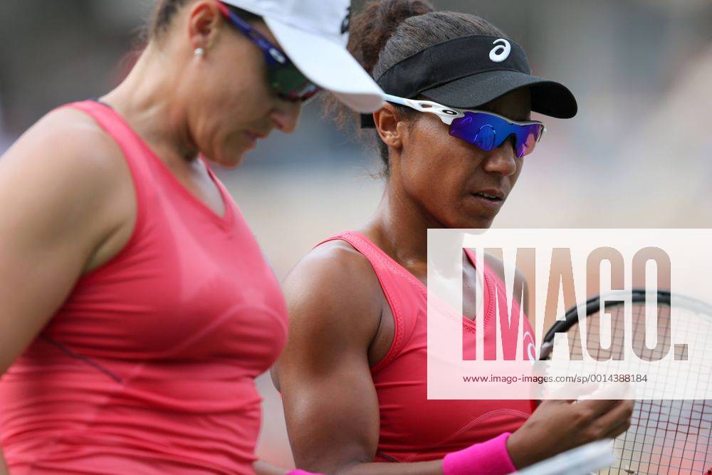 TENNIS - WTA, US Open 2013 NEW YORK CITY,NEW YORK,USA,31.AUG.13 - TENNIS - WTA Tennis Damen Tour, US Open 2013, Grand Slam, Flushing Meadows, Doppel. Bild zeigt Abigail Spears und Raquel Kops Jones (USA).