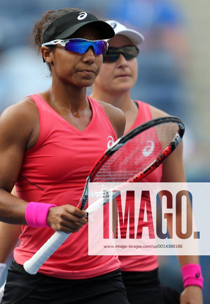 TENNIS - WTA, US Open 2013 NEW YORK CITY,NEW YORK,USA,31.AUG.13 - TENNIS - WTA Tennis Damen Tour, US Open 2013, Grand Slam, Flushing Meadows, Doppel. Bild zeigt Raquel Kops Jones und Abigail Spears (USA).
