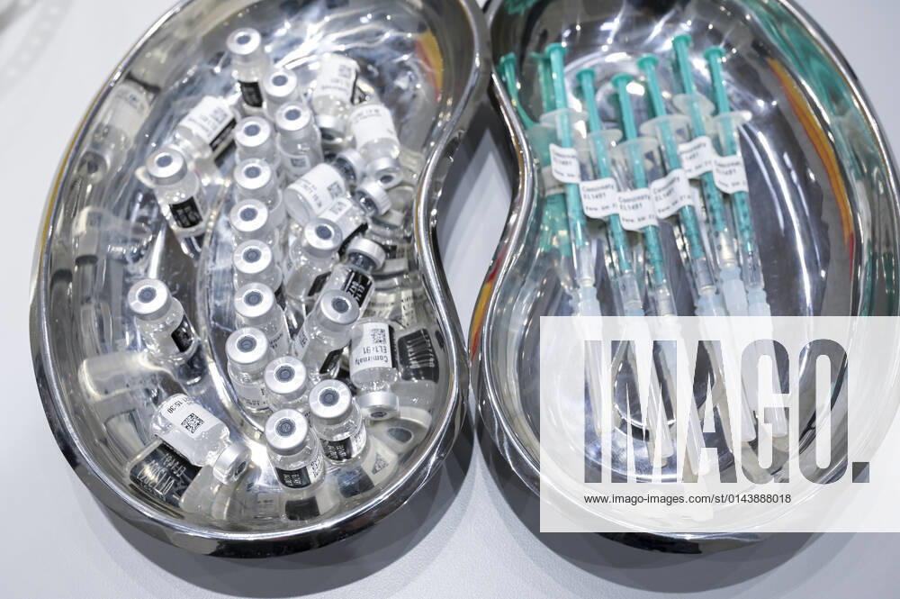 DEUTSCHLAND, Hamburg, Corona Pandemie, Einwegspritze mit Cominaty, der Biontech Pfizer Impfstoff gegen Covid-19 Hamburg Germany