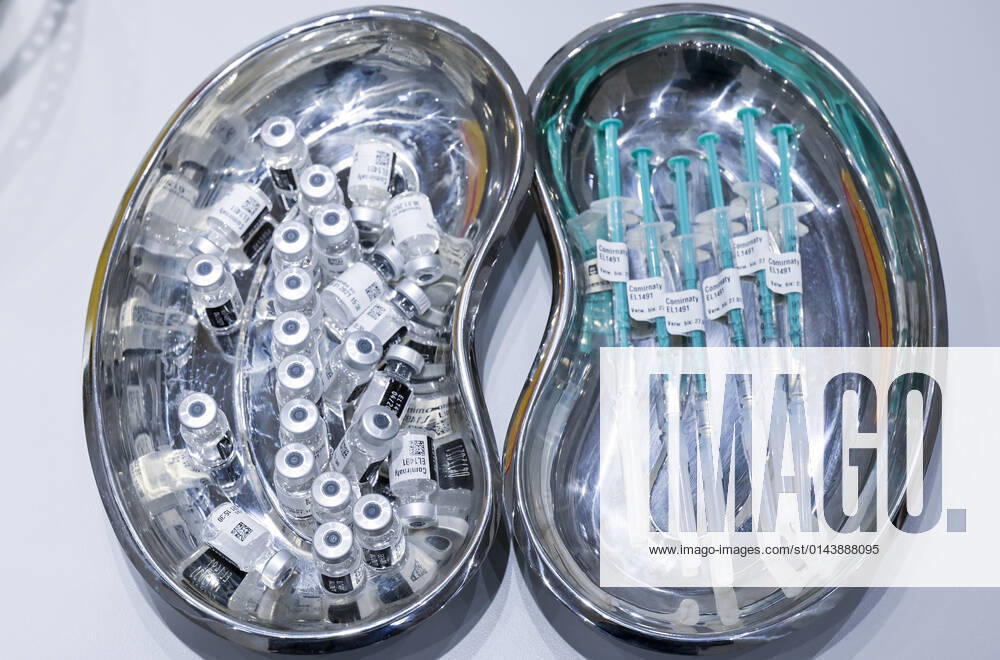DEUTSCHLAND, Hamburg, Corona Pandemie, Einwegspritze mit Cominaty, der Biontech Pfizer Impfstoff gegen Covid-19 Hamburg Germany