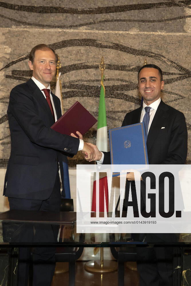 Italian Foreign Minister Luigi Di Maio (R) and Russian Foreign Minister Denis Manturov during a meeting at the Farnesina, headquarters of the Ministry of Foreign Affairs and International Cooperation, Rome, Italy, 6 Decembre 2021. ANSA MASSIMO PERCOSSI Rome Italia - ZUMAa110 20211206_zaf_a110_038