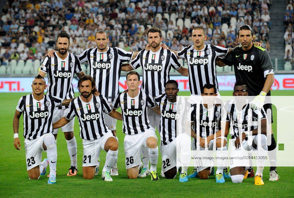 SERIE A 2. Spieltag SAISON 2013 2014 Juventus Turin - 31.08.2013 Mannschaftsbild Juventus Turin; Vucinic Mirko, Giorgio Chiellini, Andrea Barzagli, Leonardo Bonucci, Torwart Buffon Gianluigi (hinten v.li.) Vidal Arturo, Andrea Pirlo, Stephan Lichtsteiner, Asamoah Kwadwo, Carlos Tevez und Paul Pogba (vorn v.li.)