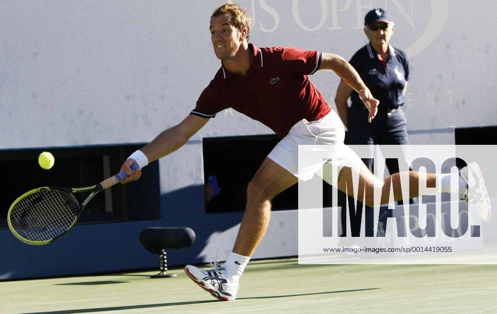 NEW YORK, Sept. 4, 2013 -- Richard Gasquet of France returns a shot during his men s singles quarterfinal match during the U.S. Open tennis championships in New York, the United States