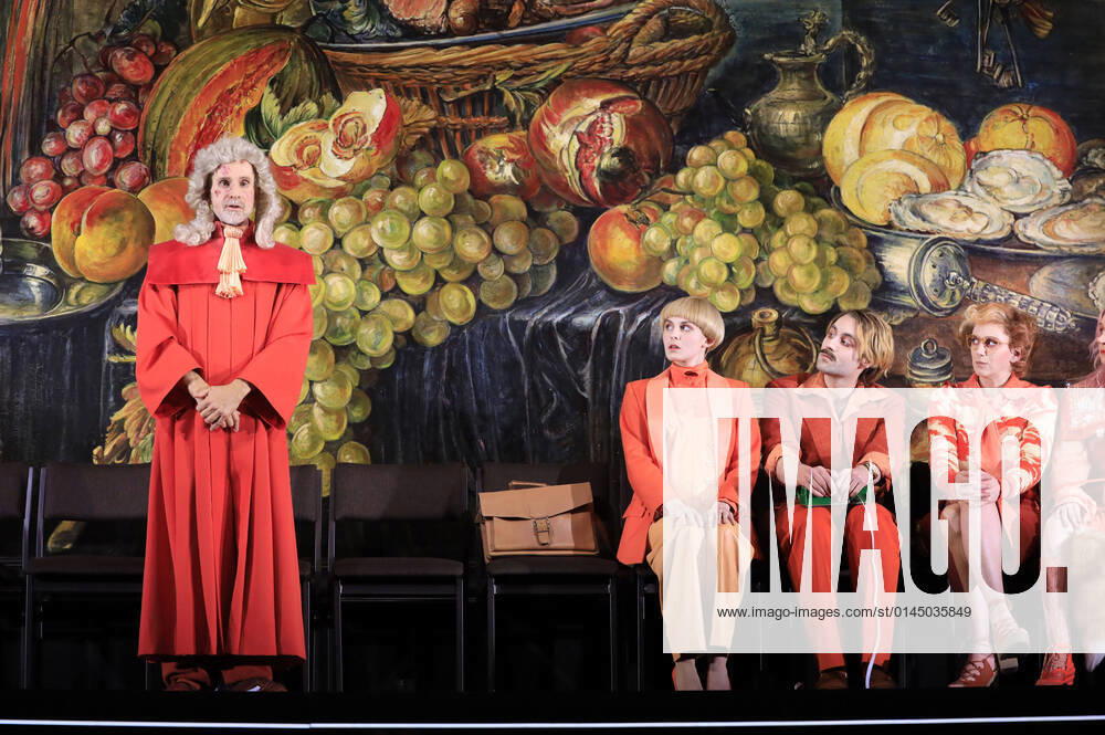Ulrich Matthes, Lorena Handschin, Jeremy Mockridge and Franziska Machens at the photo rehearsal for the play Der zerbrochene Krug at the Deutsches Theater Berlin, 15 12 2021 Foto:xS.xGabschx xFuturexImage