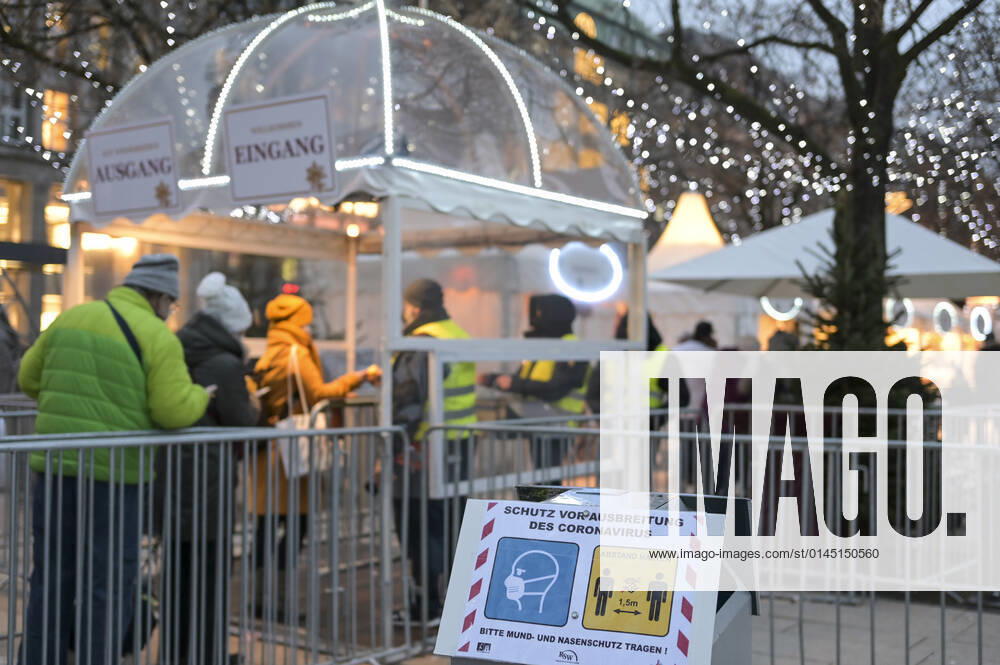 DEUTSCHLAND, Hamburg, Corona Pandemie, Weihnachtsmarkt an der Alster mit Corona Regelungen, Kontrolle 2G Regeln geimpft oder genesen Hamburg Deutschland