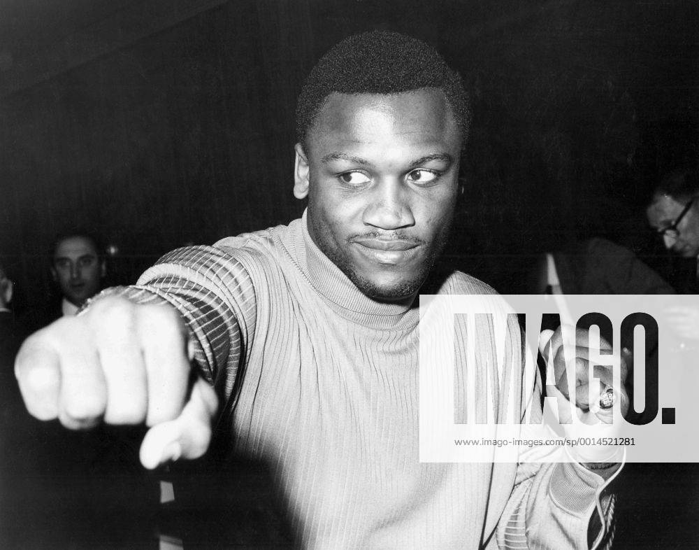 Joe Frazier, heavyweight champion of the World recognised by the World Boxing Council, arrived today. Portrait of Joe Frazier taken at the Hilton Hotel today. 2 April 1968 UnitedArchives01008636