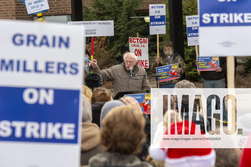 Battle Creek, Michigan USA - 17 December 2021 - Senator Bernie Sanders joins a rally of Kellogg workers, who have been on strike against the cereal maker since early October. The rally came just after a tentative agreement to settle the strike had been announced, though workers voted down what they said was an inadequate agreement a few weeks earlier. Battle Creek USA - ZUMAw66_ 20211217_zaf_w66_005