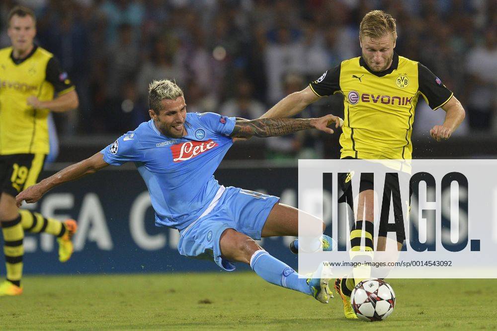 Valon Behrami Napoli, Jakub Blaszczykowski Borussia - Neapel - Fussball - UEFA Champions League - Group F - SSC Neapel vs. Borussia Dortmund - andreaxstaccioli