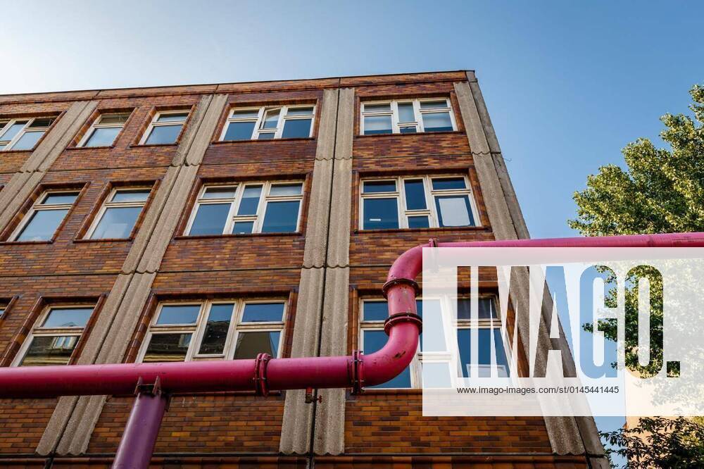 IMAGO Creative: Architektur in Berlin House Facade and Water Pipes in Berlin, Germany, 28.10.2020,