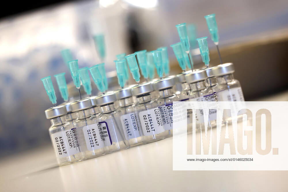 Vials with doses of Comirnaty at the press event for the extraordinary vaccination campaign in the historic Airbus A300 Zero G at Cologne Bonn Airport The aircraft was used until 2014 to simulate weightlessness during so-called parabolic flights Cologne, 21 12 2021 Foto:xC.xFuturexImage
